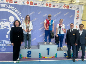 Ирина Демасова из Сызрани стала абсолютной чемпионкой России по силовому троеборью - приседание со штангой, жим лёжа и становая тяга - в категории до 90 кг.