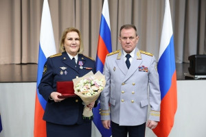 Татьяне Петровной вручена медаль «За отличие в охране общественного порядка».