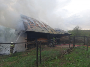 В селе Борского района горели надворные постройки на 100 кв. метрах