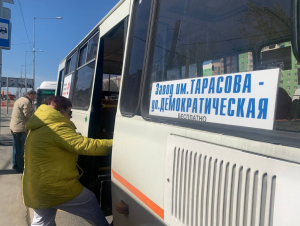 В настоящее время в рамках компенсационных мер по улице Ново-Садовой курсируют 30 автобусов средней вместимости.