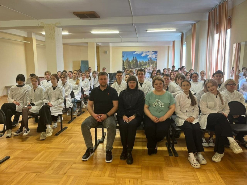 Самарские полицейские и общественники провели профилактическую беседу со студентами