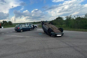 В Елховском районе перевернулась машина