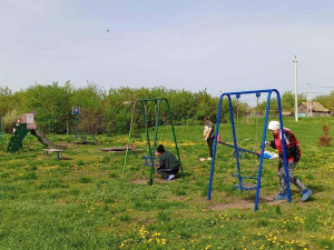 В Хворостянском районе администрации сельских поселений обязали установить ударопоглощающее покрытие на детских площадках