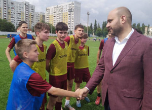  Вячеслав Федорищев на стадионе «Орбита» встретился с юными спортсменами и их тренерами.