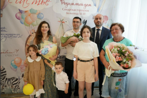 Вячеслав Федорищев поздравил самарскую семью с рождением четвертого ребенка.