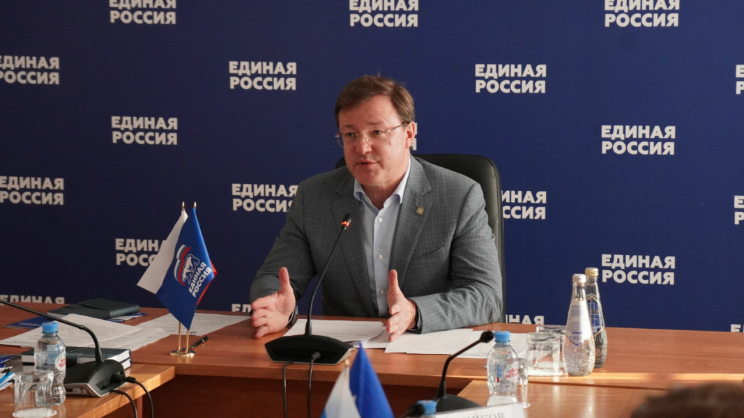 Секретарь регионального отделения партии «Единая Россия» Дмитрий Азаров провёл заседание Президиума регионального политсовета