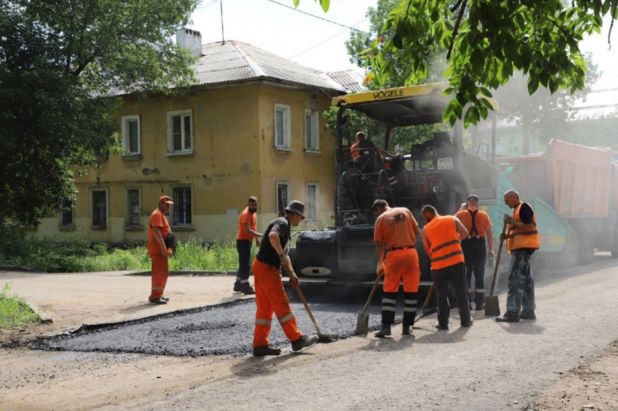 В Куйбышевском внутригородском районе обновляют дорогу в Молодёжном переулке