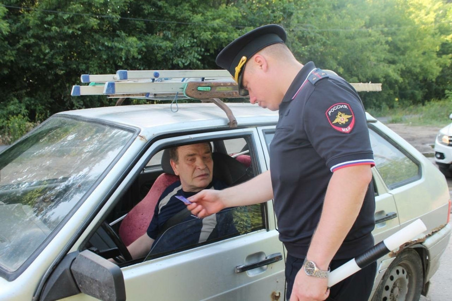 Самарские полицейские и общественники рассказали горожанам о преимуществах портала госуслуг