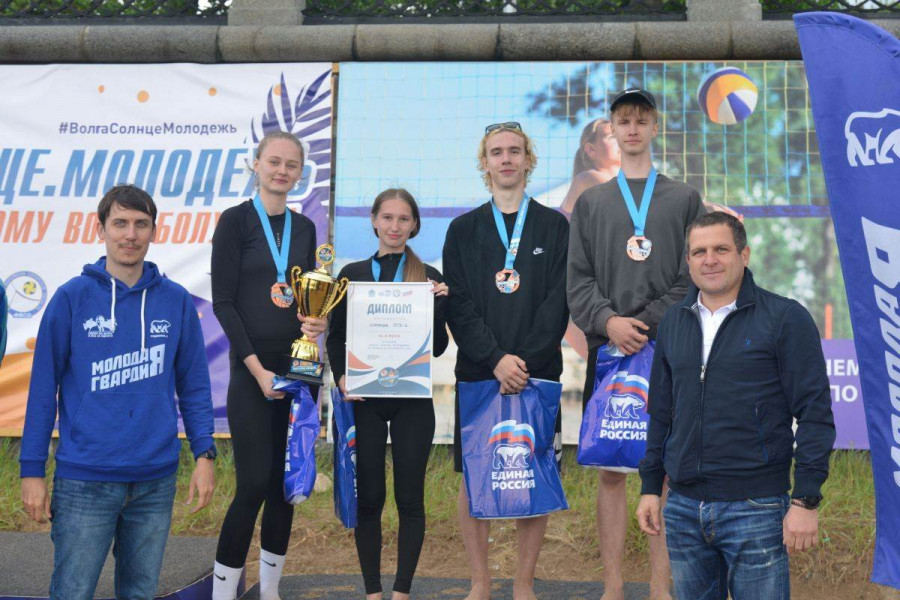 При поддержке «Единой России» в Самаре прошёл турнир по пляжному волейболу «Волга.Солнце.Молодёжь»