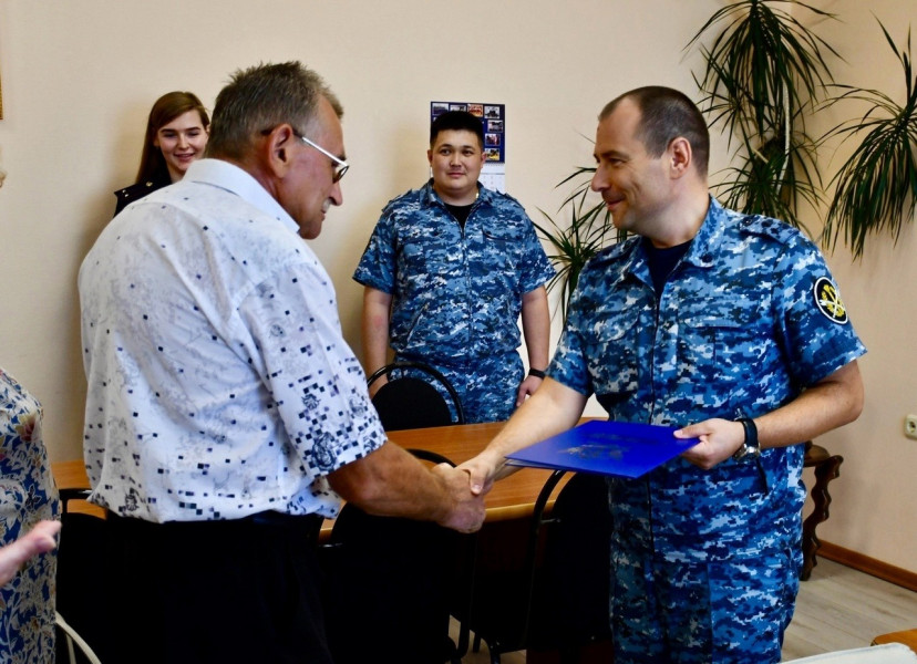 В УФСИН СО в торжественной обстановке ветерану УИС вручили жилищный сертификат