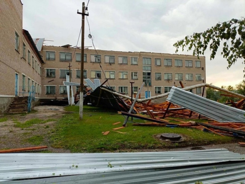 В Похвистневском районе ураган снес крышу со школы