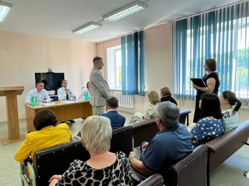 В Жигулевской больнице представители минздрава СО встретились с пациентами и медработниками