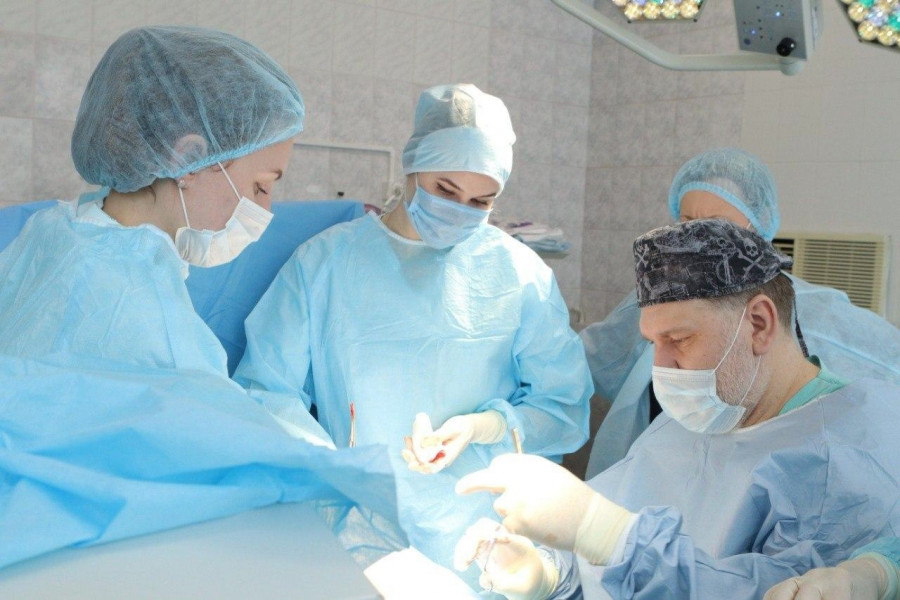 Самарские травматологи-ортопеды вернули 15-летней девочке красивую осанку и свободу движения