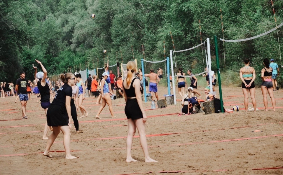 В селе Богатое на берегу реки Самара пройдкт областной фестиваль пляжного футбола и волейбола среди сельских команд
