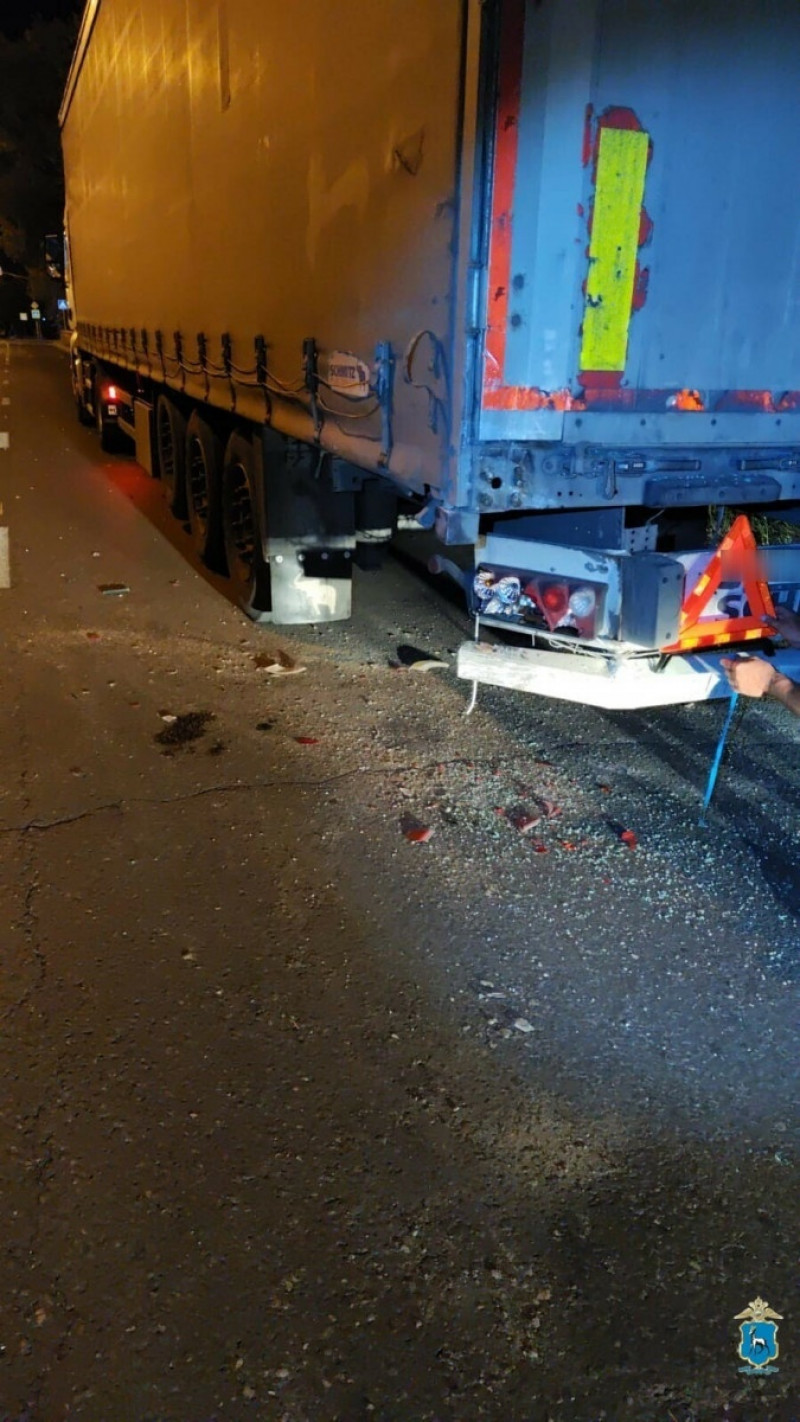 В Тольятти 70-летний водитель врезался в грузовик