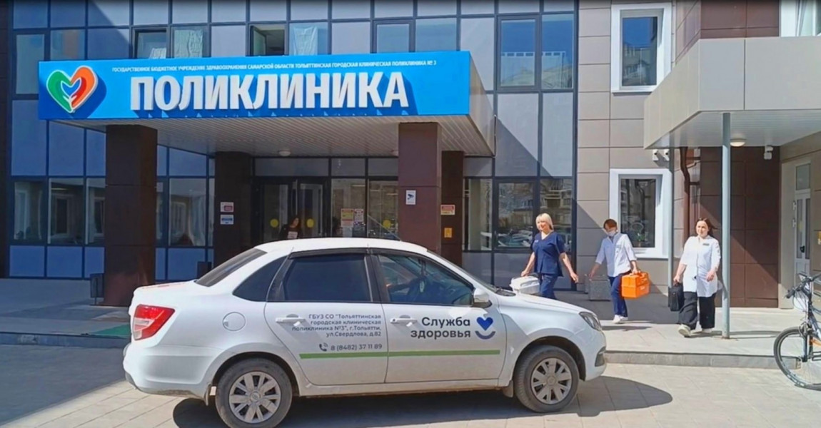 4 новые машины пополнили автопарк службы неотложной помощи Тольяттинской поликлиники №3