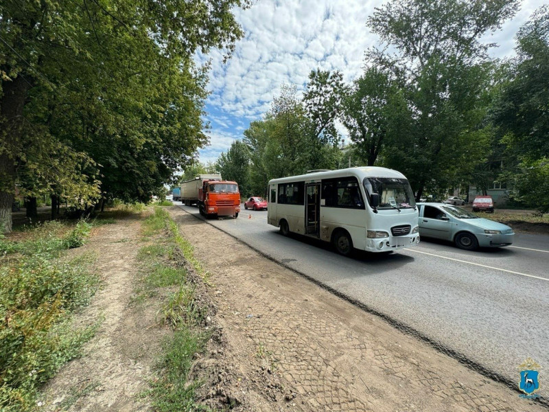 Сотрудники ГАИ работали на месте ДТП с автобусом в Самаре