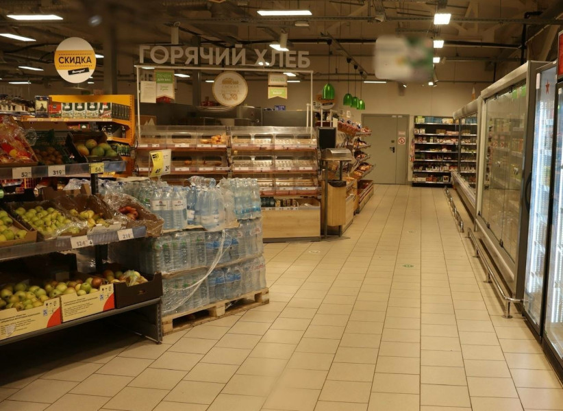 Житель Кинель-Черкасского района запугал продавца гипермаркета газовым баллончиком и вынес товар бесплатно