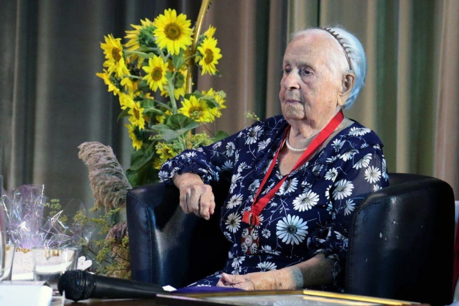 Ветеран здравоохранения Валентина Сакеева отметила 100-летний юбилей