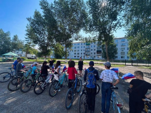 В ходе мероприятия автоинспекторы разъяснили велосипедистам основные Правила дорожного движения при управлении велосипедом.