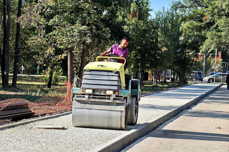 В Самаре продолжается обновление автодорог и тротуаров на дополнительно выделенные средства