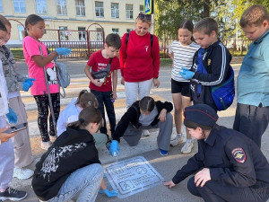 В Самарской области Госавтоиспекторы провели со школьниками акцию «Трафарет безопасности»