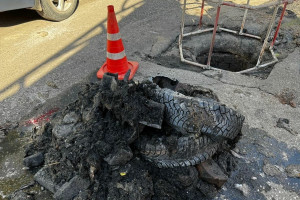 Специалисты "РКС-Самара" устранили сложный засор на бесхозяйных сетях на Карла Маркса