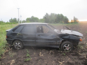 Потерпевший запрыгнул на капот автомобиля, что позволило избежать смертельных и тяжких телесных повреждений.