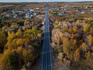 Одним из самых трудоемких процессов капитального ремонта стало выравнивание продольного и поперечного профиля дороги на участке протяженностью 6 км.