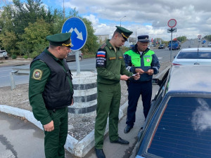 Военные следователи совместно с инспекторами ДПС провели рейд по выявлению нелегальных мигрантов на дорогах Самары.