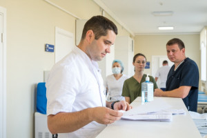 В Клиниках СамГМУ прооперировали пациентку с Сахалина со сложной патологией