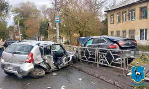 Авария случилась на пересечении улиц Вольской и Воронежской.