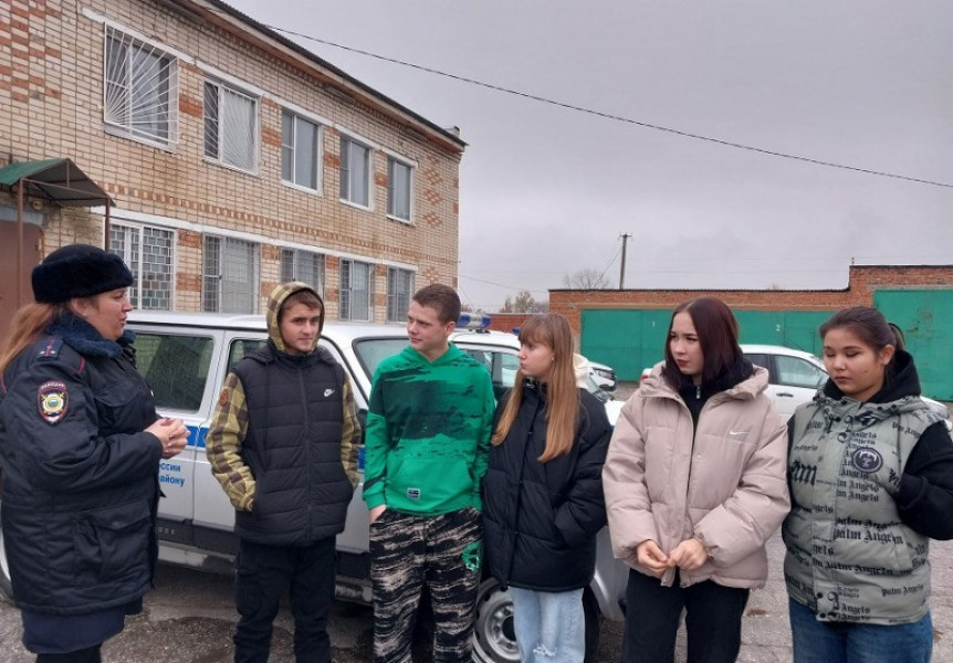 В Самарской области полицейские провели экскурсию для воспитанников социально-реабилитационного центра