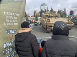 В День народного единства в Самаре открылась выставка трофейной техники «Сила V правде — гордость и победа»