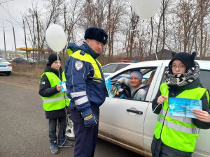 В честь Дня памяти жертв ДТП сотрудники Госавтоинспекции региона провели мероприятие с автолюбителями