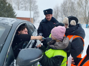 В Самарской области госавтоинспекторы совместно с отрядом «ЮИД» провели профилактическую акцию с автолюбителями