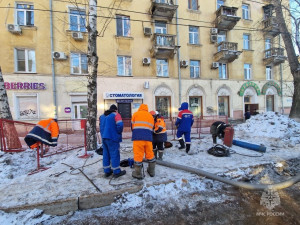 На время проведения работ без холодного водоснабжения остаются потребители 24 многоквартирного и 20 частных жилых домов.