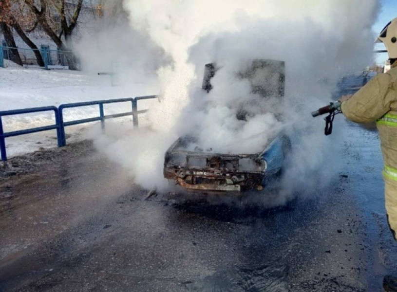 В селе Заборовка в пути следования загорелся легковой автомобиль