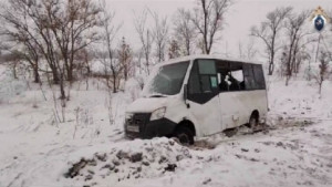 По предварительным данным, в результате ДТП пострадали несколько пассажиров автобуса, которым оказана необходимая медицинская помощь.