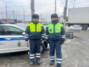 В Самарской области сотрудники Госавтоинспекции спасли жизнь ребенка