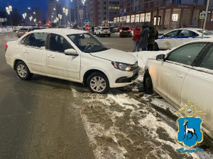 В Самаре в снегопад столкнулись две автомобилистки