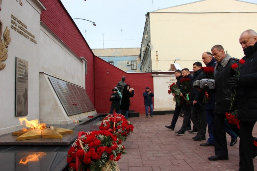 В Самаре почтили память сотрудников органов внутренних дел, погибших при пожаре в 1999 году