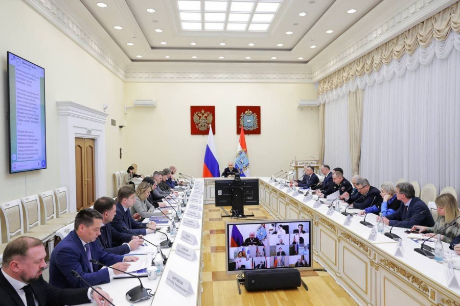 Повышение производительности труда в соцсфере, дисквалификацию недобросовестных УК обсудили на оперативном совещании в областном Правительстве