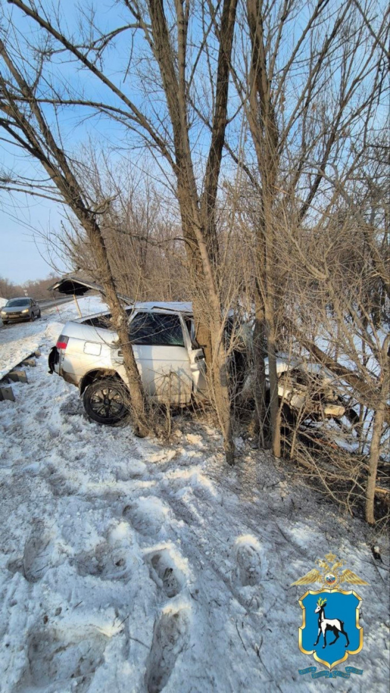 В Красноярском районе молодой водитель на машине улетел в кювет