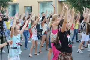 На улице Куйбышева в Самаре провели танцевальный парад
