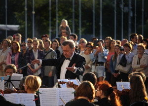 В Самаре на площади Куйбышева прошел концерт классической музыки: ФОТО Он был приурочен к открытию 88 театрального сезона.